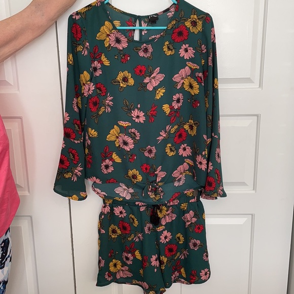 SOLD Art class target brand 2 piece set - Picture 3 of 8